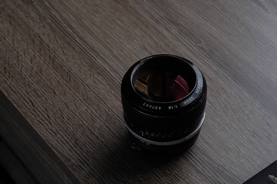 Lens for Nikon D3400 on the table